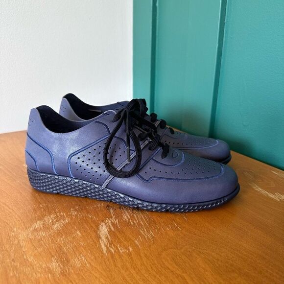 Saydo Women’s Navy Perforated Leather Lace up Monochromatic Dress Sneaker - Picture 9 of 9